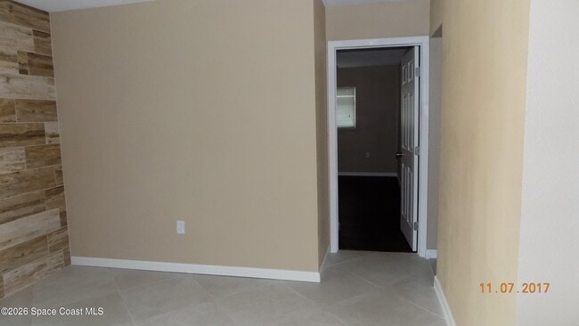 Building Photo - 1204 Tulip Ln