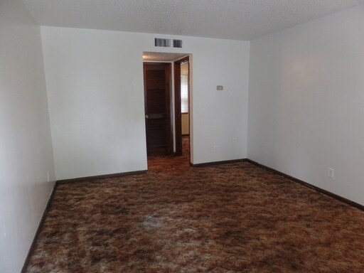 Building Photo - 706 E Inskip Dr