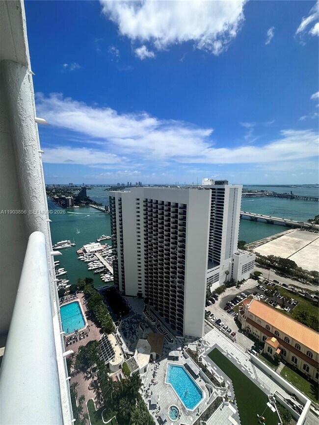 Building Photo - 1717 N Bayshore Dr