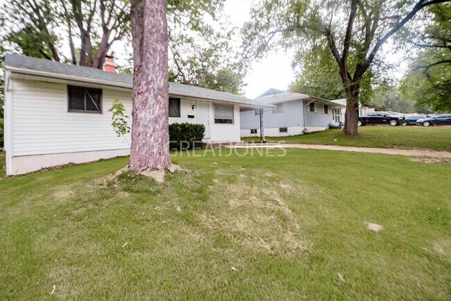 Building Photo - Charming 3 bedroom home in St. Louis!