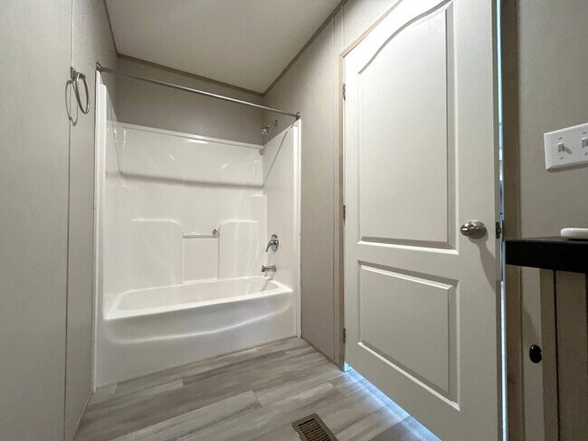 Foto del edificio - 3110 Victory Dr