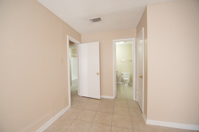 Building Photo - 14355 S Harrells Ferry Rd