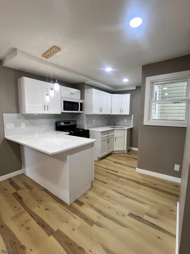 Foto del edificio - 366 Bramhall Ave