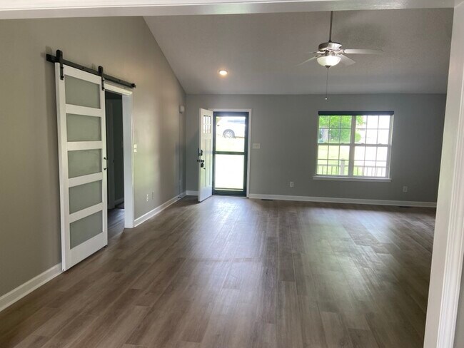 Foto del edificio - 3805 Cassidy Dr