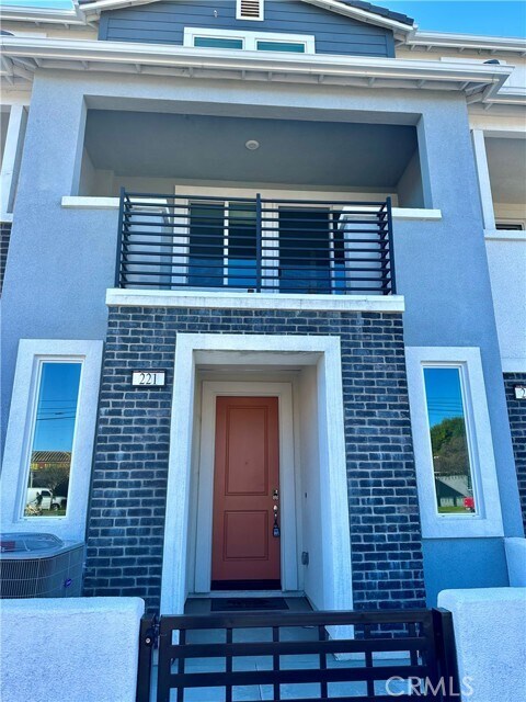 Foto del edificio - 221 N Vincent Ave