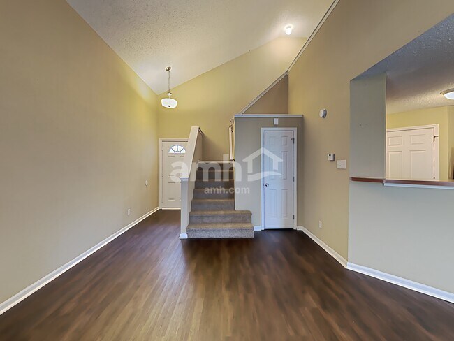 Building Photo - 5976 Portman Pl