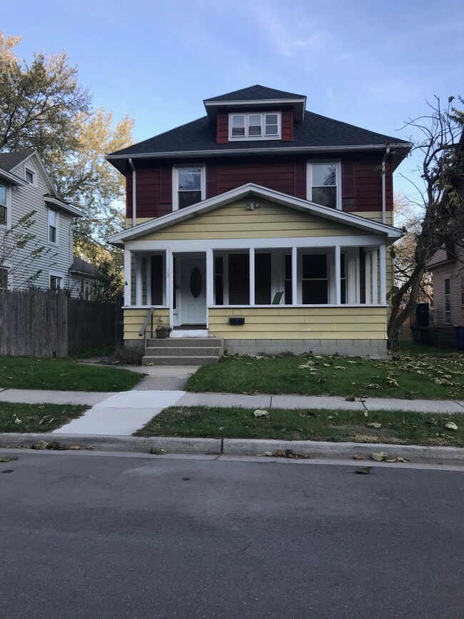 Building Photo - 52 John Ball Park Dr NW