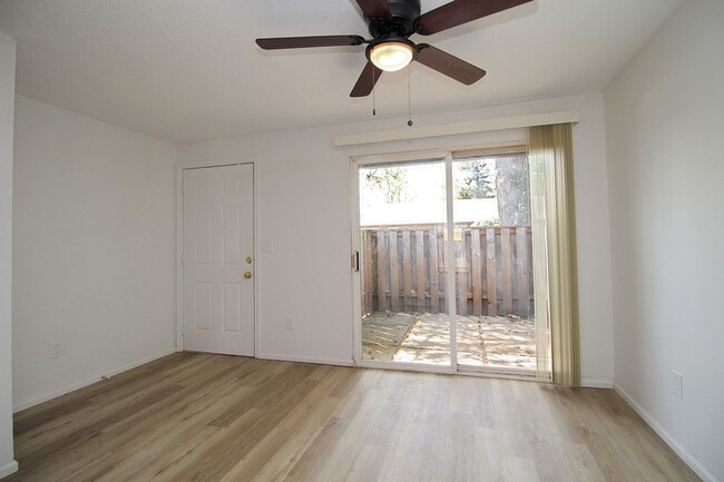 Foto del edificio - 2020-2020 NW Earl Ct