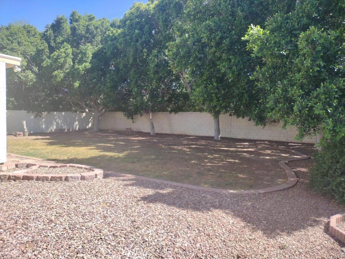 Foto del edificio - 5825 W Wethersfield Dr