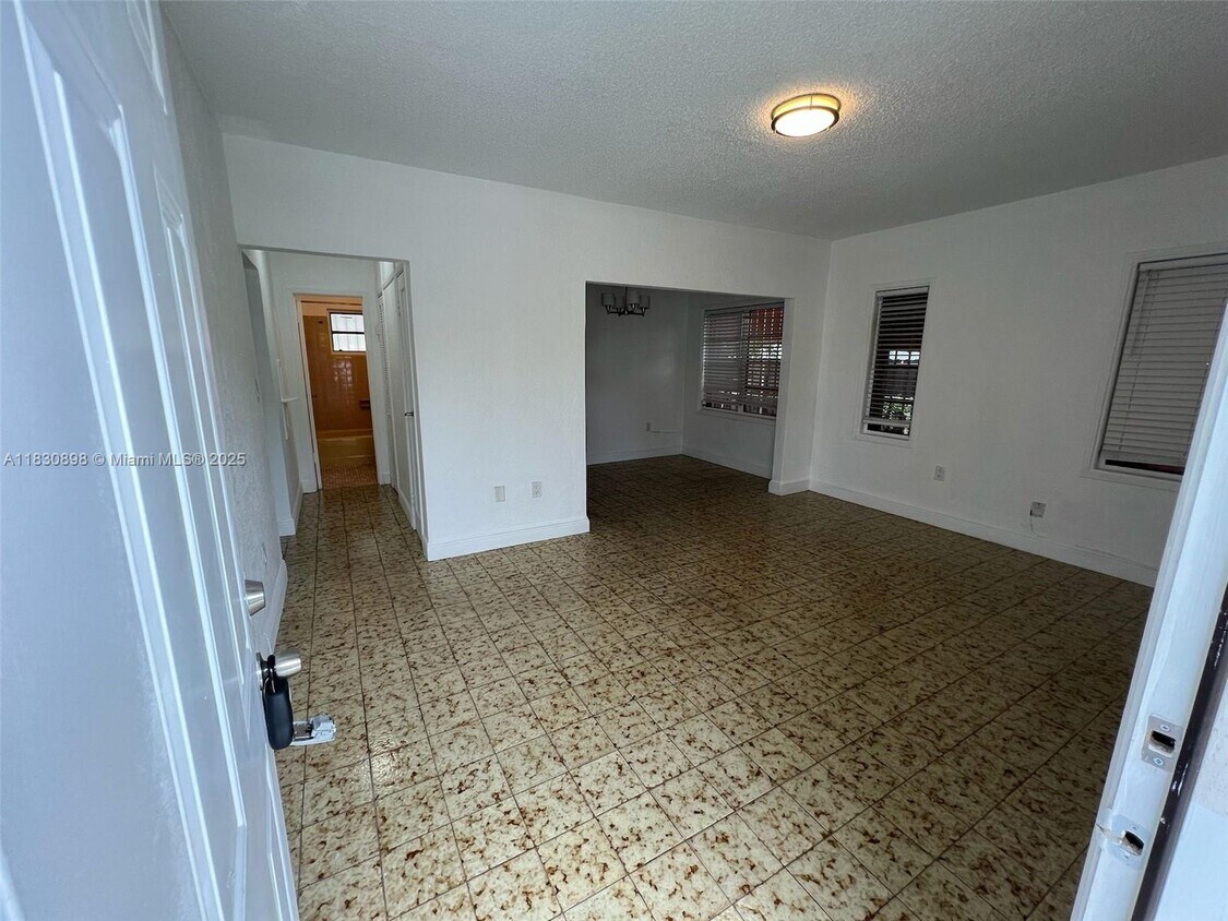 Foto del edificio - 3110 SW 23rd Ter