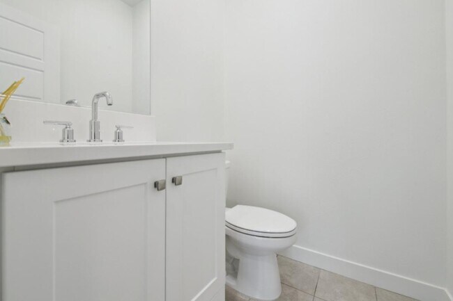 Building Photo - 275 Carmona