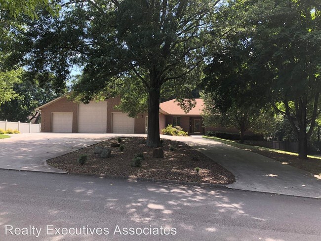 Building Photo - 3 br, 3.5 bath House - 9637 Briarwood Drive