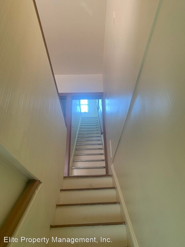 Building Photo - 2 br, 1 bath House - 659 W Market St., Unit 2