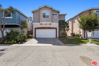 Building Photo - 2020 Penmar Ave