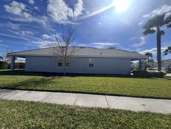 Building Photo - 1401 Clubman Dr