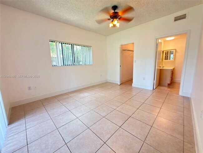 Foto del edificio - 2550 SW 18th Terrace