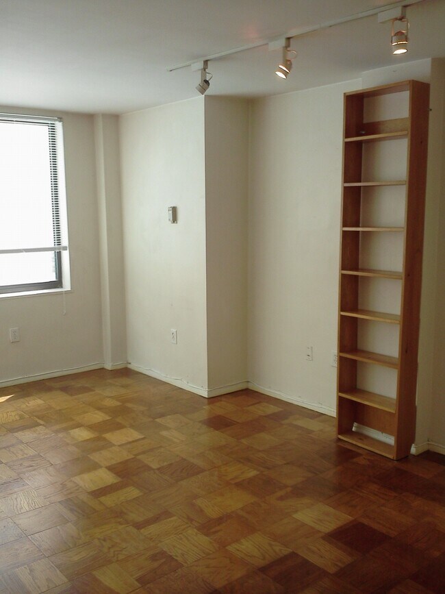 Foto del edificio - 2030 F St NW