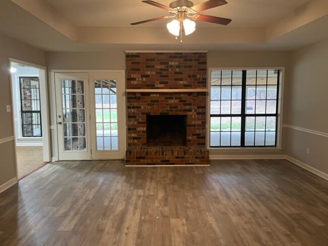 Building Photo - Renovated 3 Bedroom 2 Bath Home for Rent!