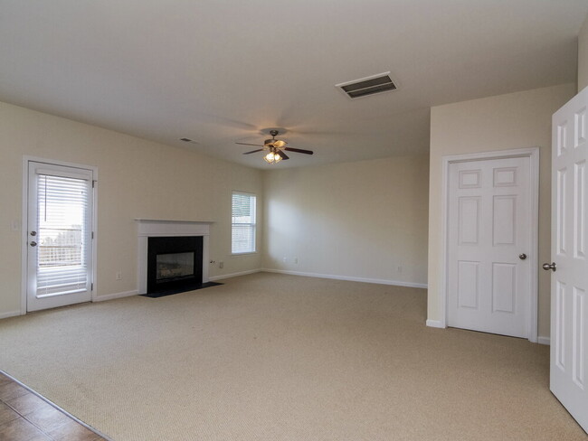 Foto del edificio - 4215 Pointe Vecchio Cir