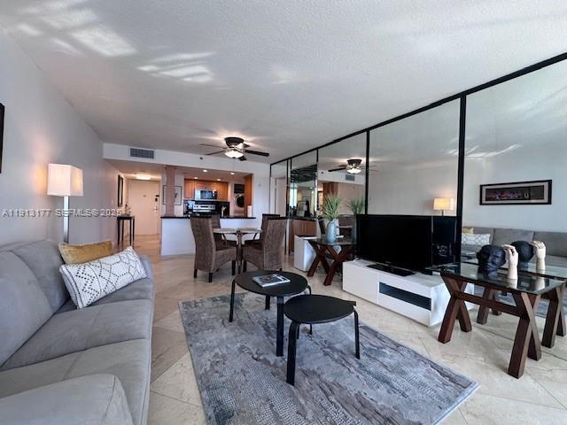 Foto del edificio - 1717 N Bayshore Dr