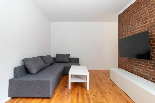 Foto del edificio - 315 E 95th St