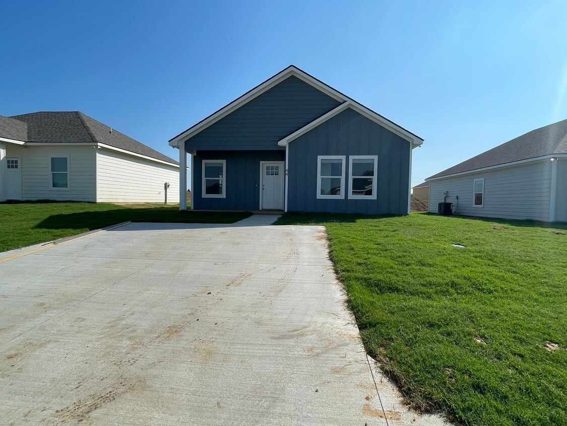 Primary Photo - Beautiful 2/1 home in convenient location