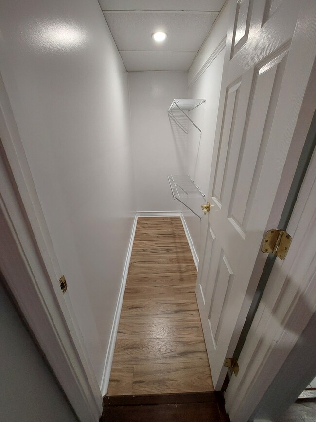 Walk In Closet - 4512 Old Washington Rd