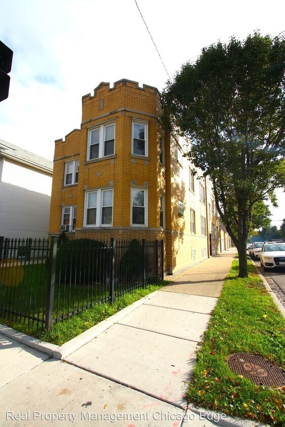 Primary Photo - 3359 N Laramie Ave