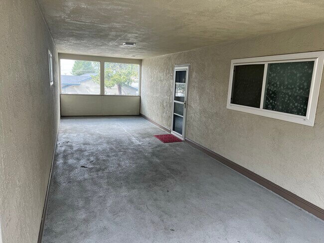 Building Photo - 3344 Sandy Way