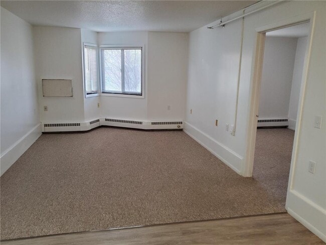 Foto del edificio - 215 Linden Ave W