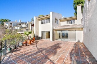 Building Photo - La Canada Townhouse In the Golf Course Community with great views