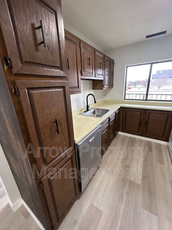 Building Photo - 201 E Arbor Ave