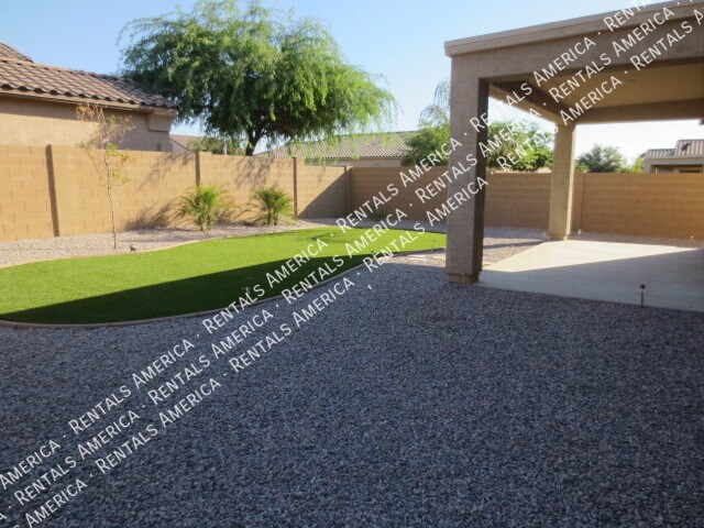 Building Photo - Beautiful 5 Bedroom Home in Bella Via!
