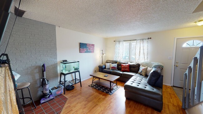 Building Photo - Two bed, 1.5 bath townhome