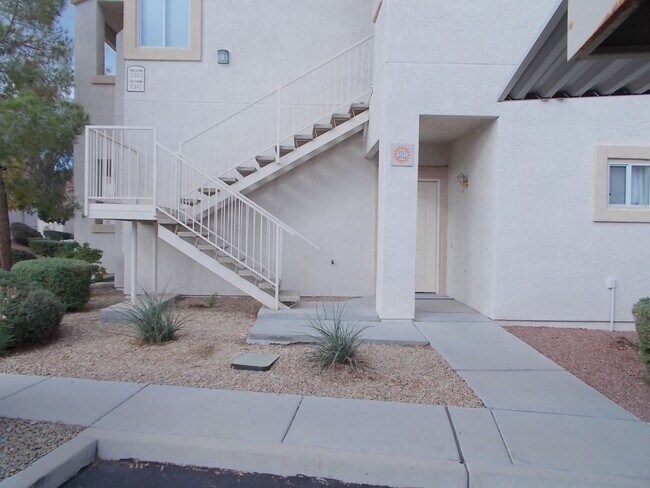 Foto del edificio - 855 N Stephanie St