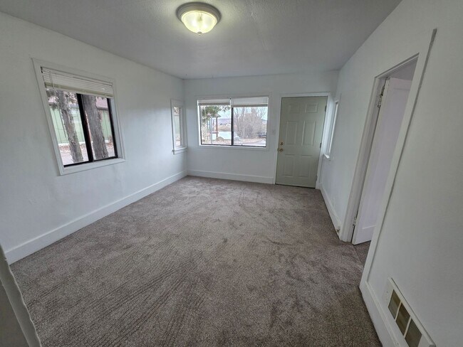 Foto del edificio - Charming older 2BDR/1BA Single-level home in Polson, MT