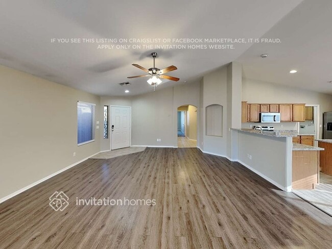 Foto del edificio - 15873 W Tara Ln