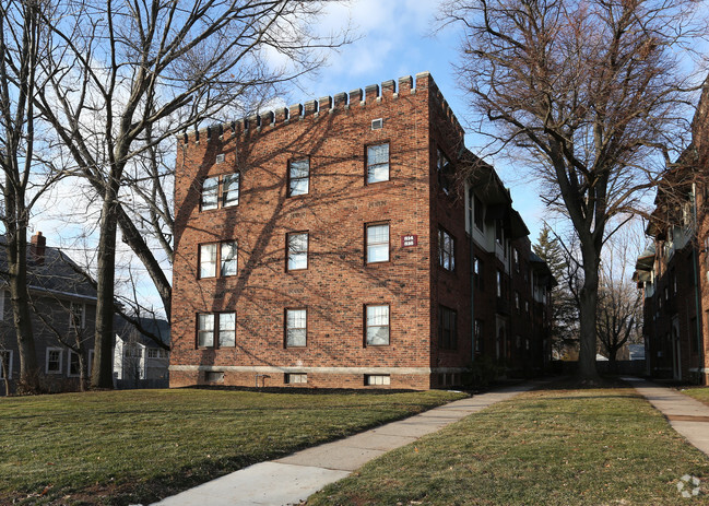 Building Photo - Clarendon Apartments