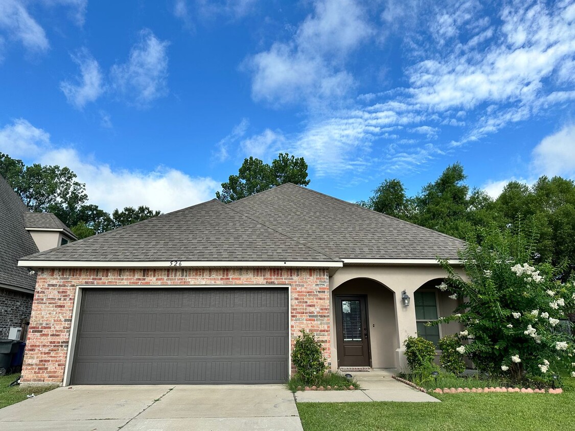 Primary Photo - Half off the first month rent!! Like New C...