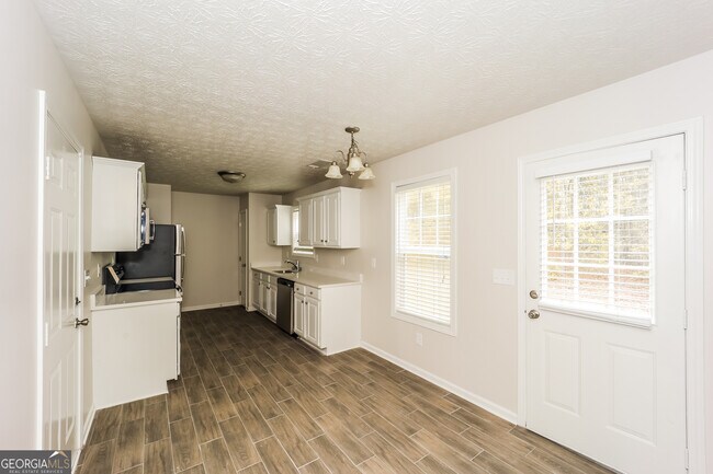 Building Photo - 320 Valley View Dr