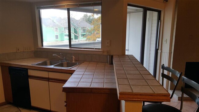 Foto del edificio - 2500 Burleson Rd