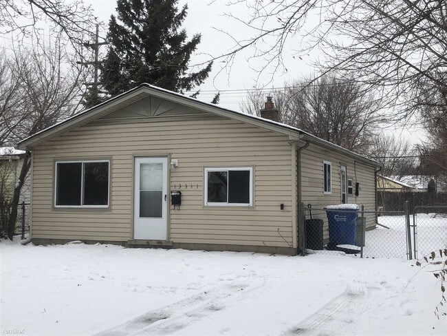 Building Photo - 3 br, 1 bath House - 13311 Julius Ave