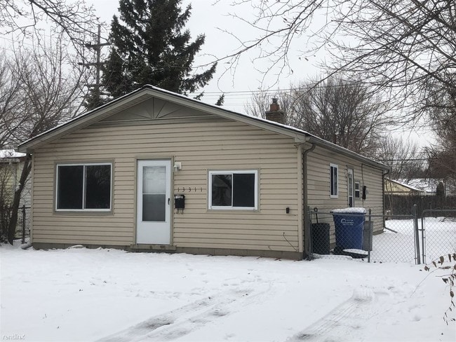 Foto del edificio - 3 br, 1 bath House - 13311 Julius Ave