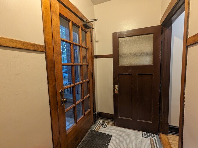 Building Photo - 2133 W Morse Ave