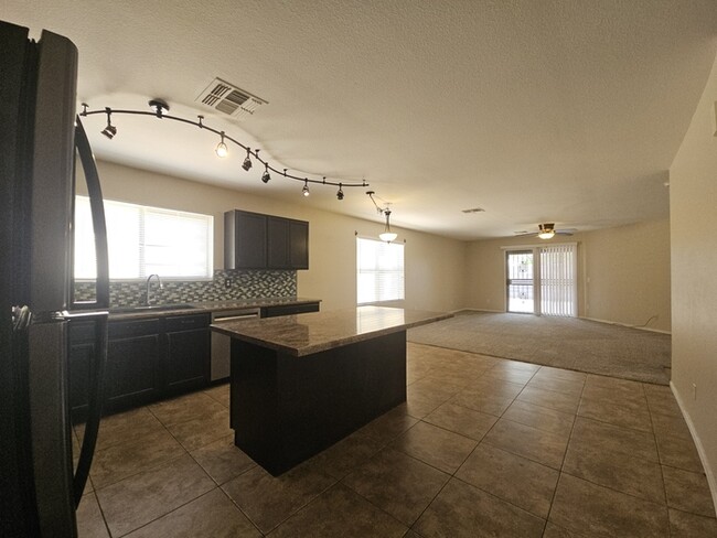 Building Photo - 8547 E Lobo Ave