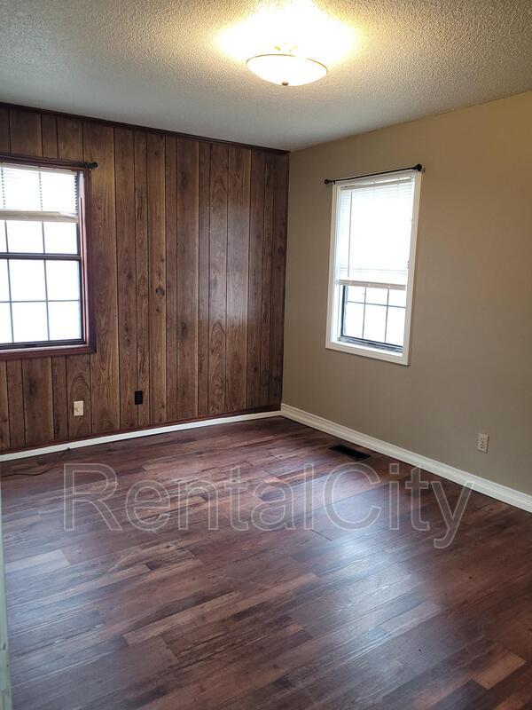 Building Photo - 116 Eastlawn Dr