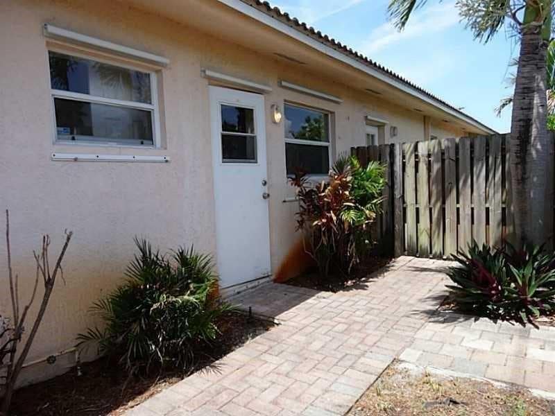 Foto principal - 728 NE 13th Ct