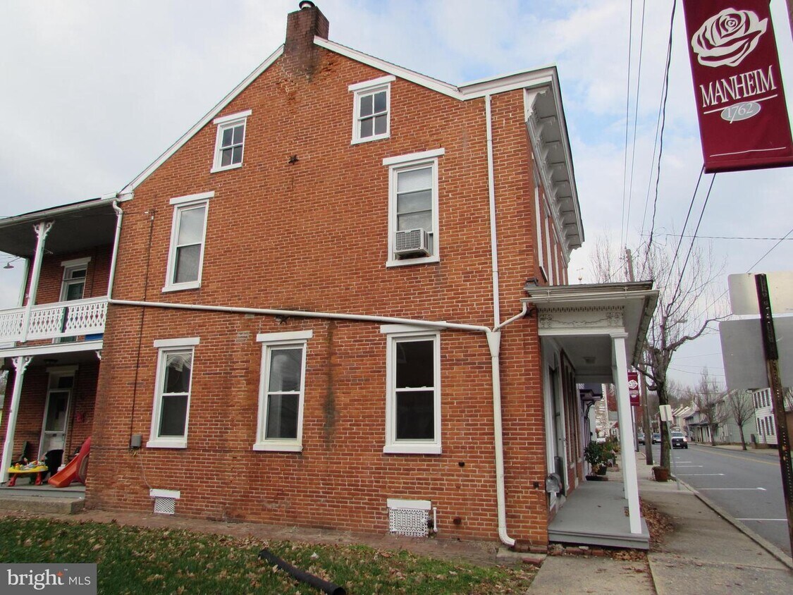 30 N Main St Unit 1, Manheim, PA 17545 Room for Rent in Manheim, PA