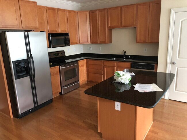 Foto del edificio - 4522 Brassfield Dr
