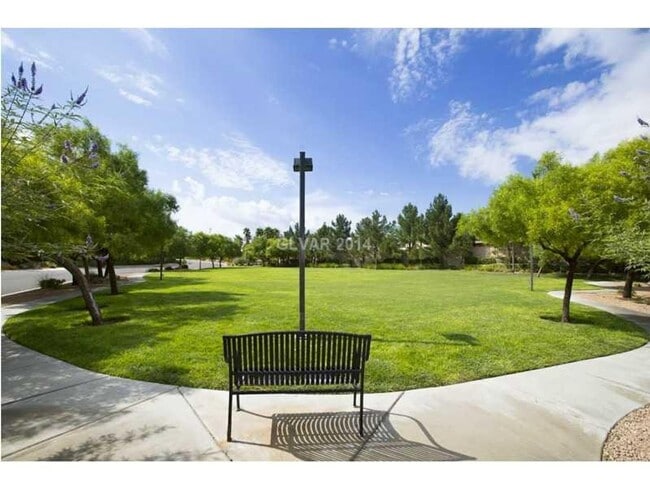 Building Photo - Beautiful Home in a Gated Community